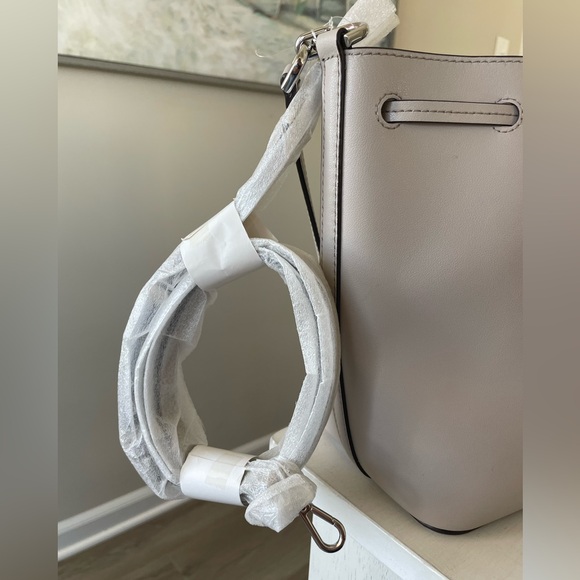 Michael Kors Eden Leather Bucket Crossbody bag- New great Christmas gift - Picture 5 of 12